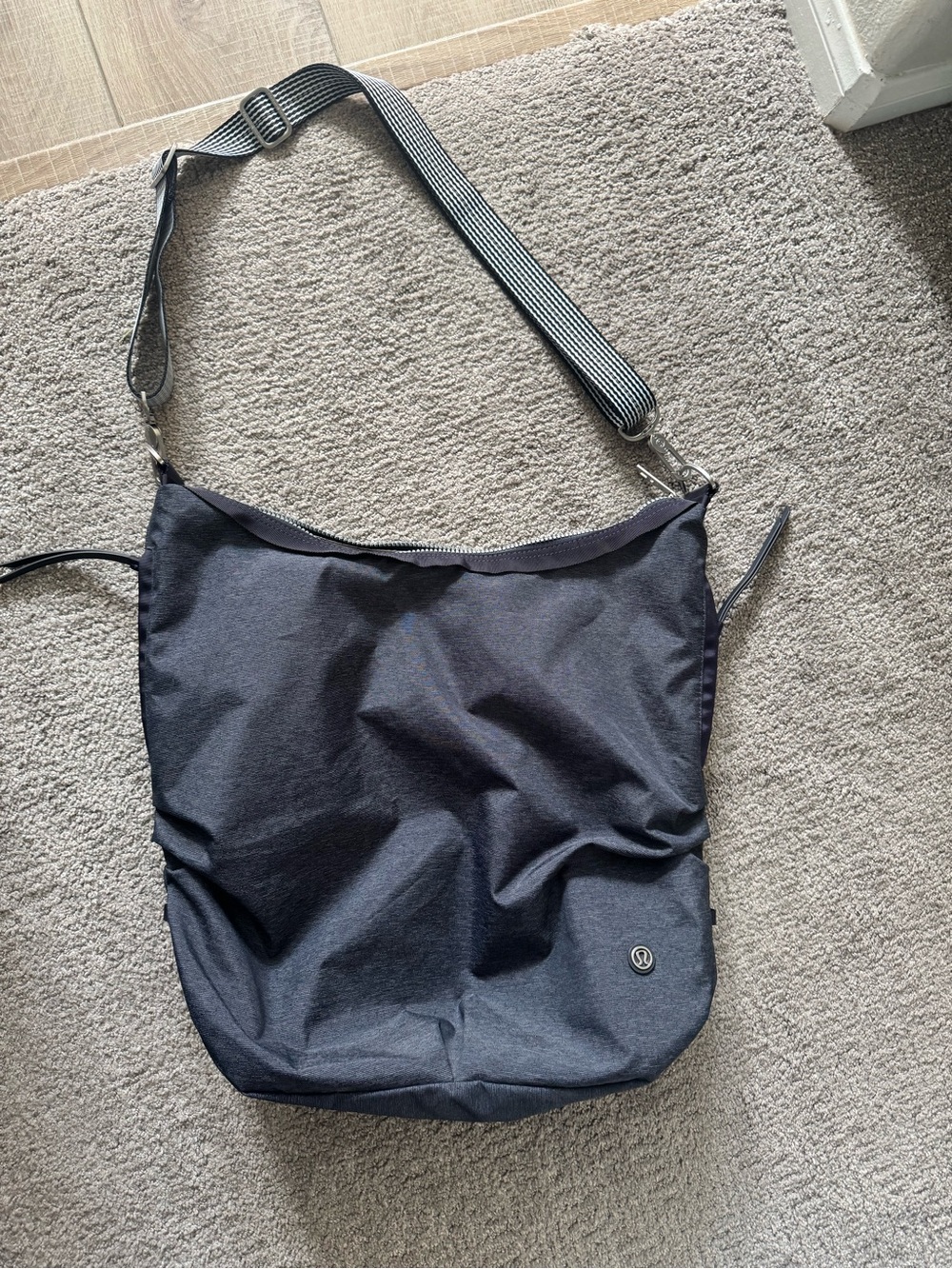 lululemon athletica Navy Crossbody LARGE Tote Bag Backpack LIKE NEW
